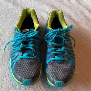 Pearl Izumi  M2 running shoes